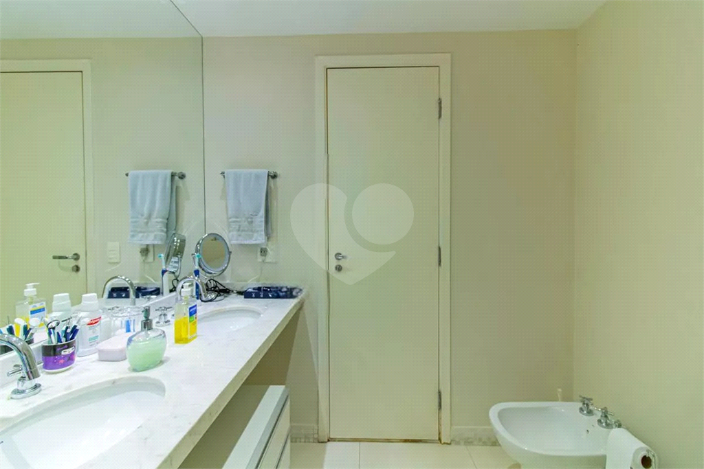 Apartamento Alto de Pinheiros 3 suites e 3 vagas de garagem 