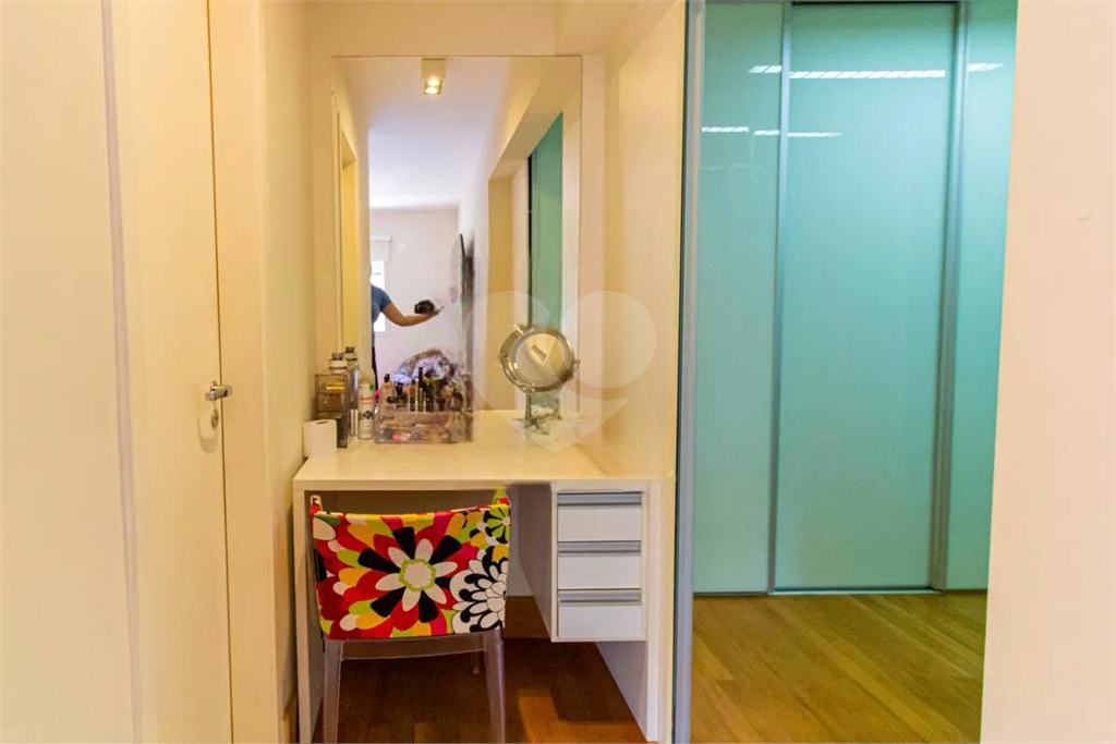 Apartamento Alto de Pinheiros 3 suites e 3 vagas de garagem 