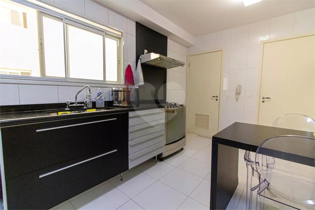 Apartamento Alto de Pinheiros 3 suites e 3 vagas de garagem 