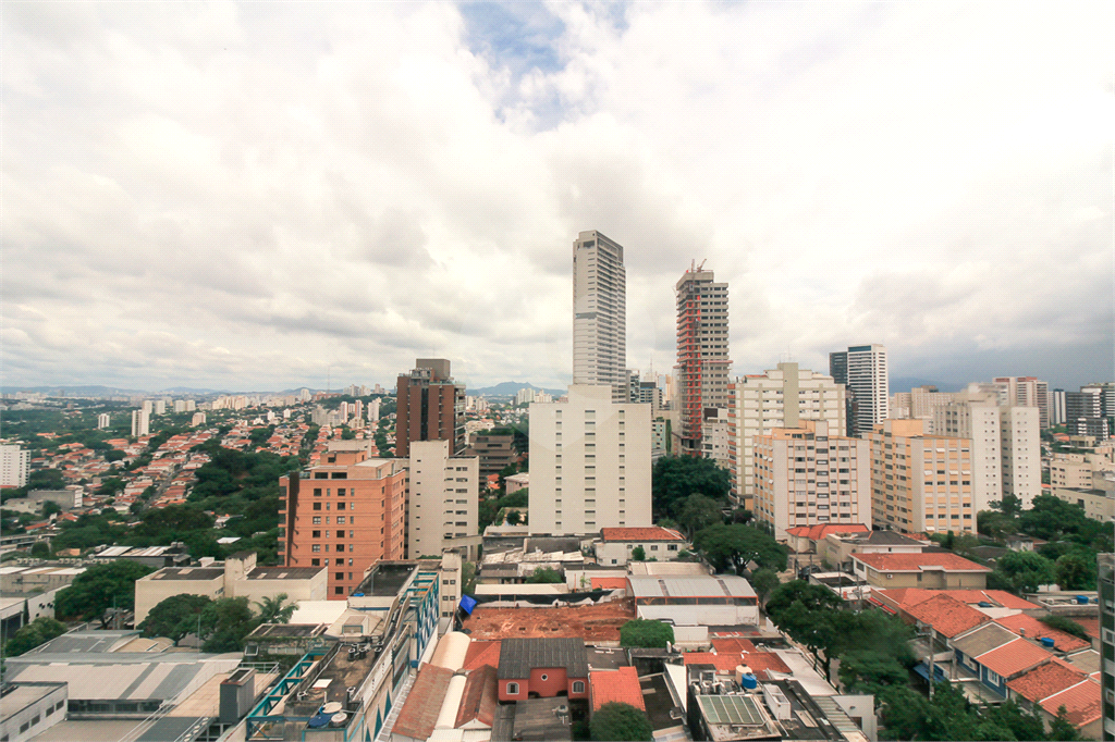 APARTAMENTO À VENDA COM 3 QUARTOS, NA VILA MADALENA.