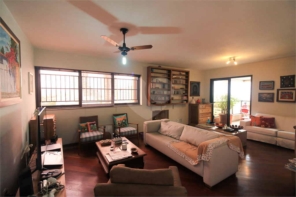 APARTAMENTO À VENDA COM 3 QUARTOS, NA VILA MADALENA.