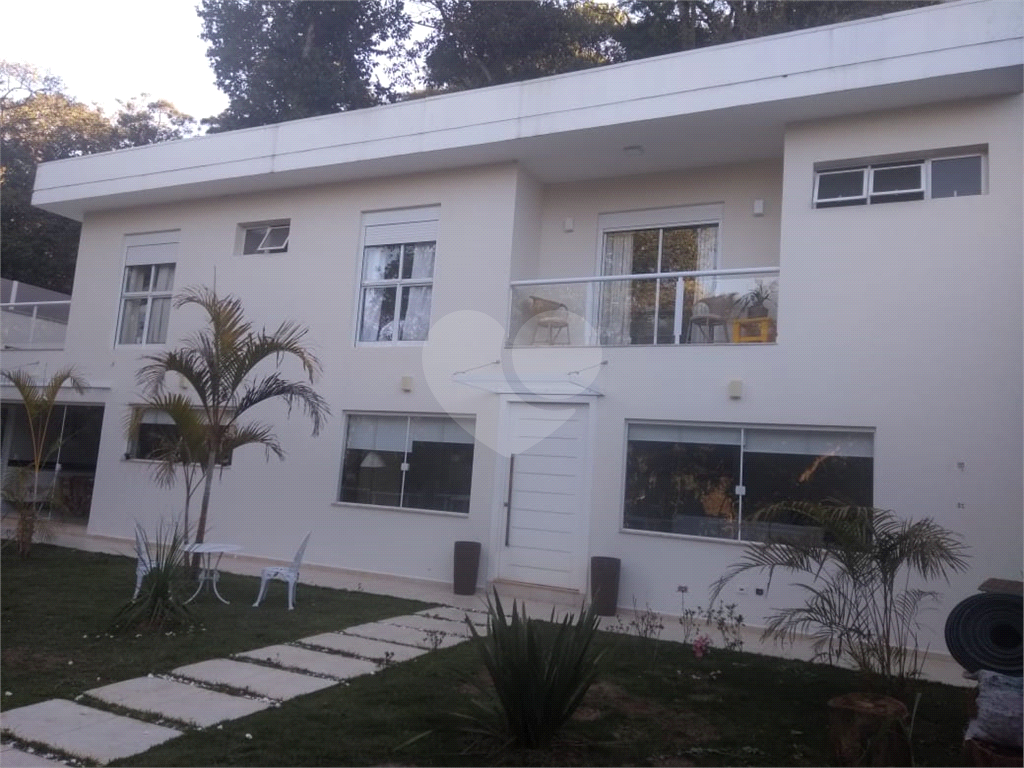 Casa à venda com 3 quartos, 230m² - Foto 1