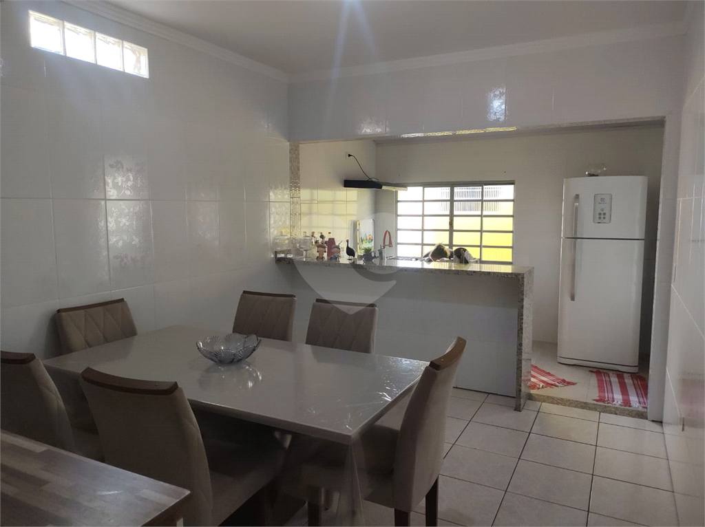 Casa à venda com 5 quartos, 200m² - Foto 4