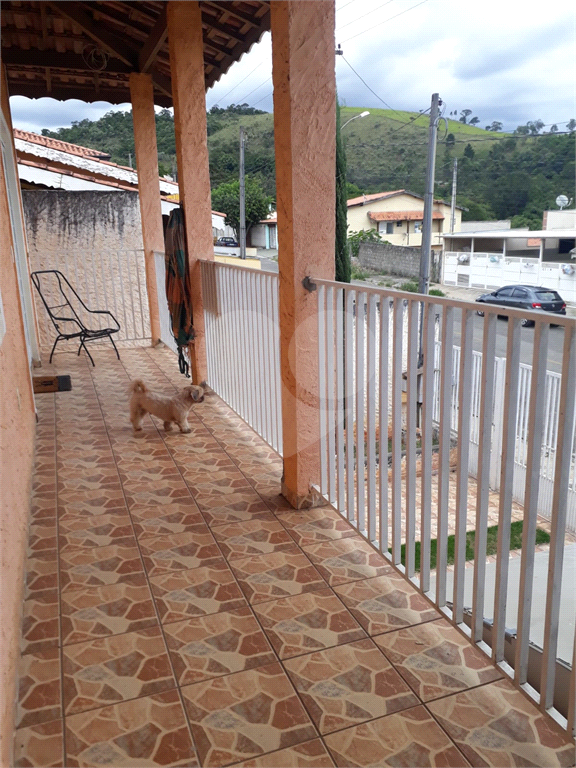 Casa à venda com 2 quartos, 100m² - Foto 2