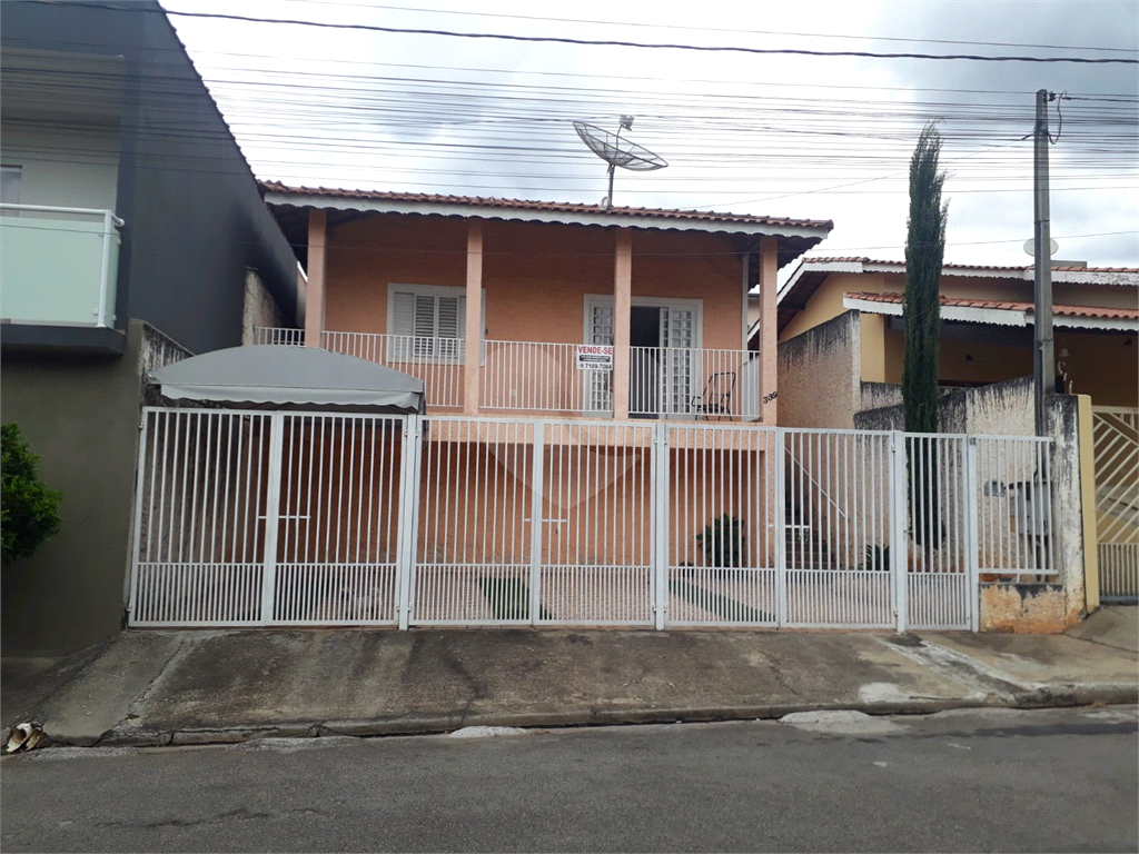 Casa à venda com 2 quartos, 100m² - Foto 1