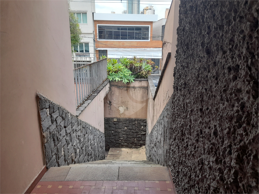 Sobrado - "IMÓVEL PARA REFORMA." - Residencial ou Comercial