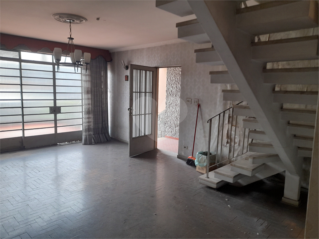 Sobrado - "IMÓVEL PARA REFORMA." - Residencial ou Comercial