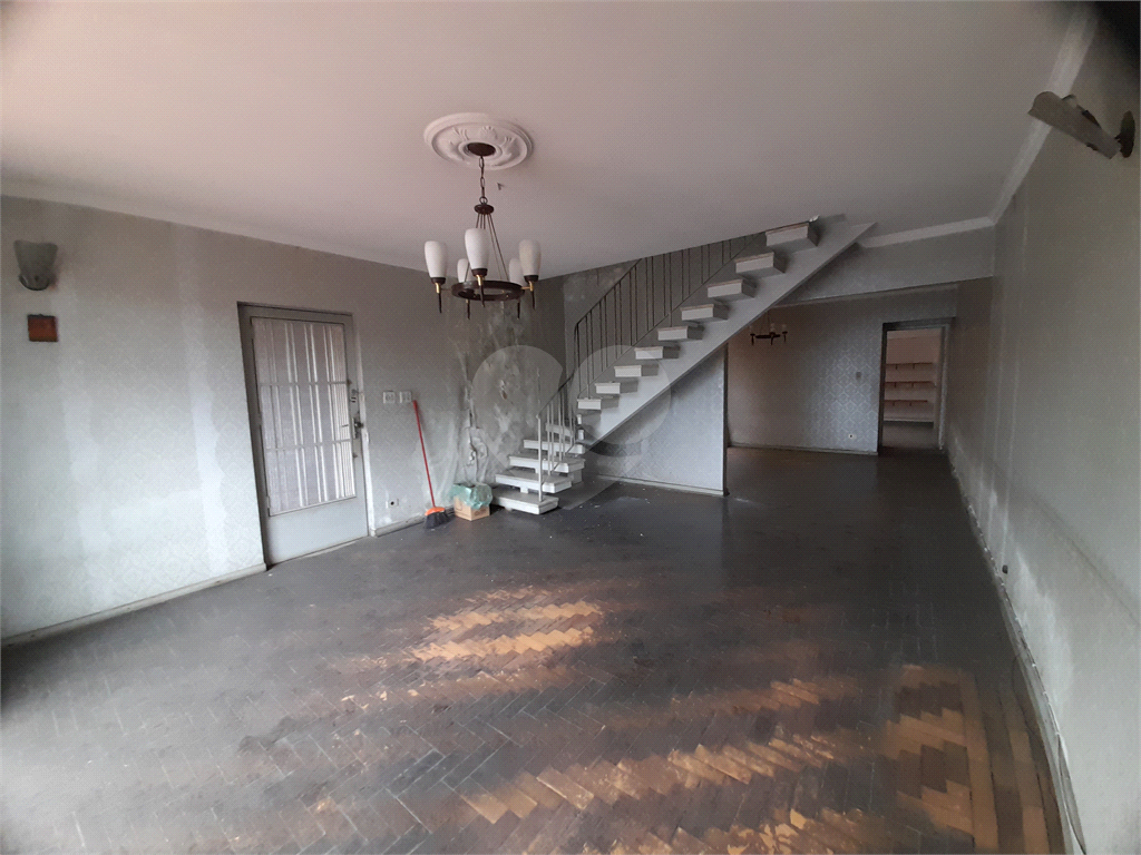 Sobrado - "IMÓVEL PARA REFORMA." - Residencial ou Comercial