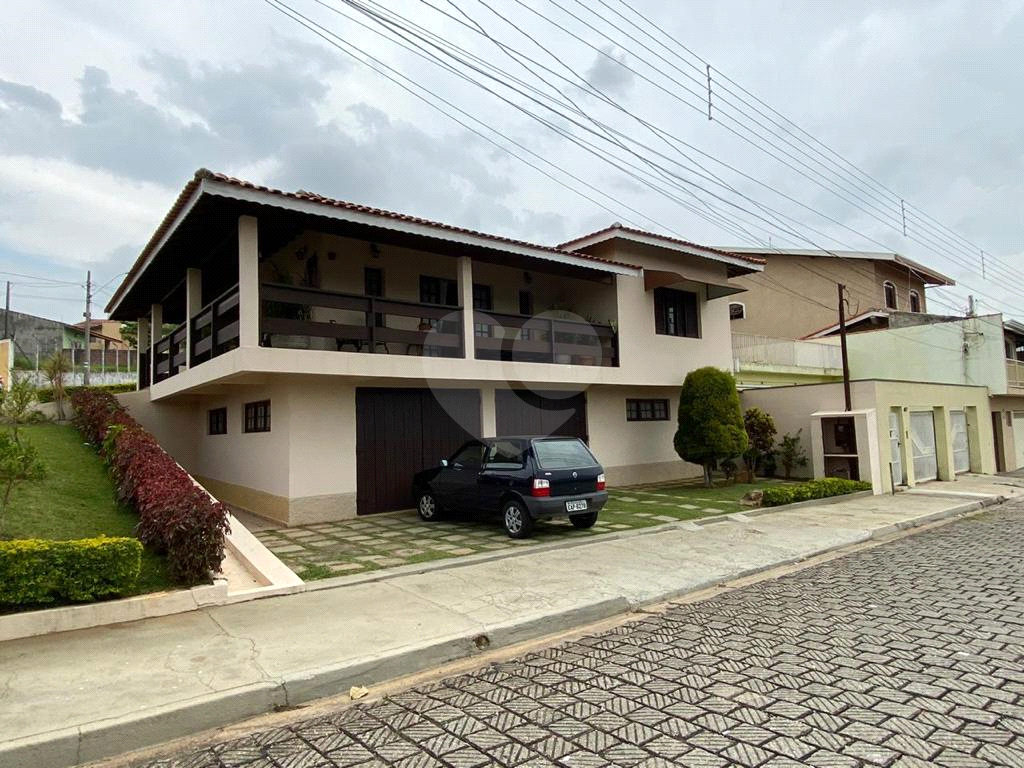 Casa à venda com 4 quartos, 300m² - Foto 1