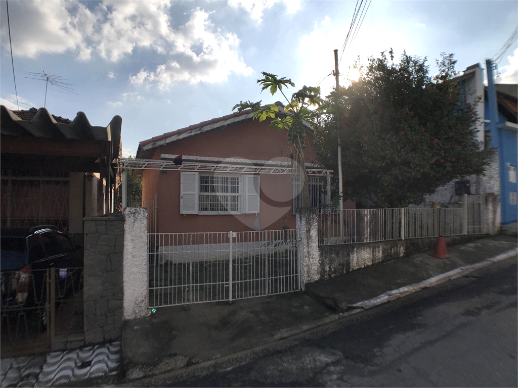 Vende-se: Terreno com Casa Térrea e Quintal Grande, no Horto Florestal!