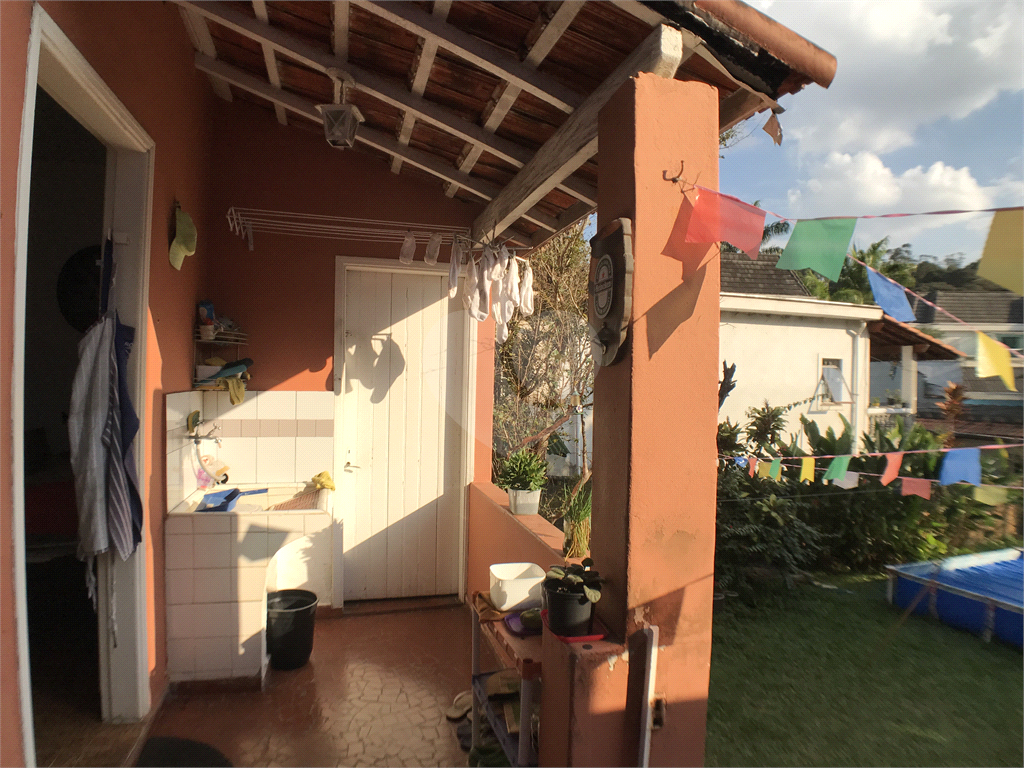 Vende-se: Terreno com Casa Térrea e Quintal Grande, no Horto Florestal!