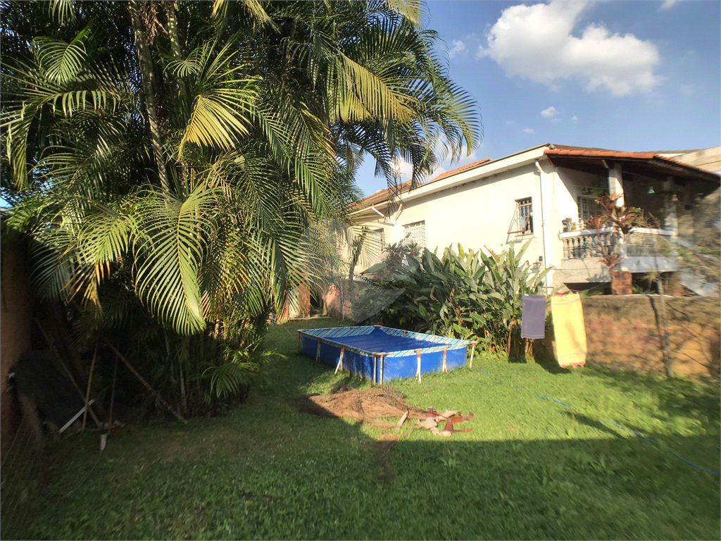 Vende-se: Terreno com Casa Térrea e Quintal Grande, no Horto Florestal!
