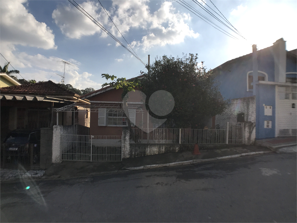 Vende-se: Terreno com Casa Térrea e Quintal Grande, no Horto Florestal!
