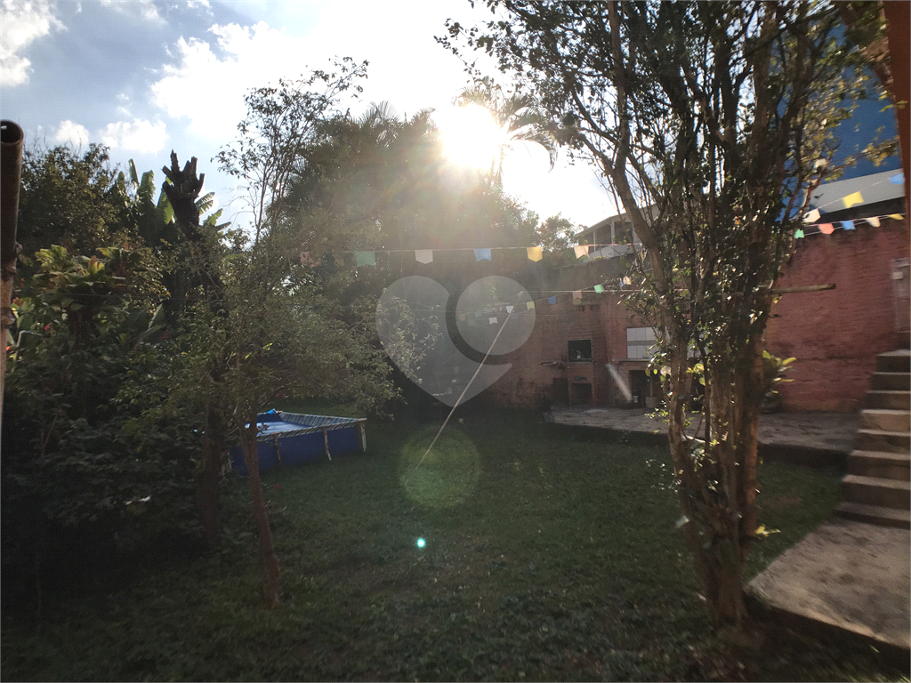 Vende-se: Terreno com Casa Térrea e Quintal Grande, no Horto Florestal!