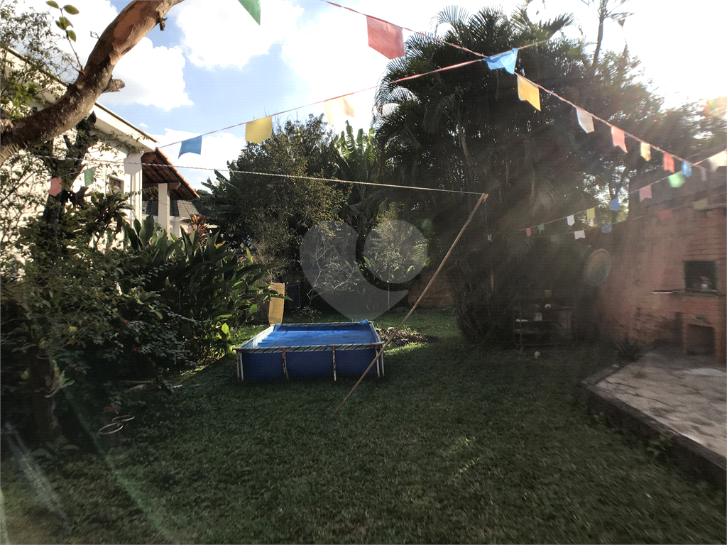 Vende-se: Terreno com Casa Térrea e Quintal Grande, no Horto Florestal!