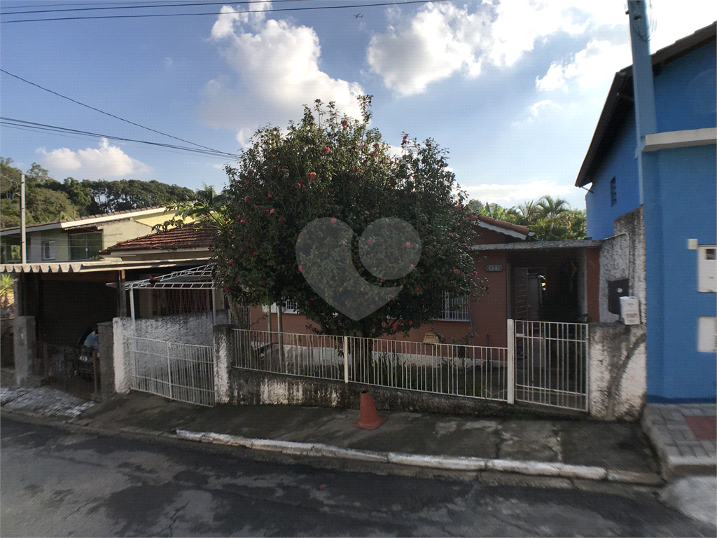 Vende-se: Terreno com Casa Térrea e Quintal Grande, no Horto Florestal!