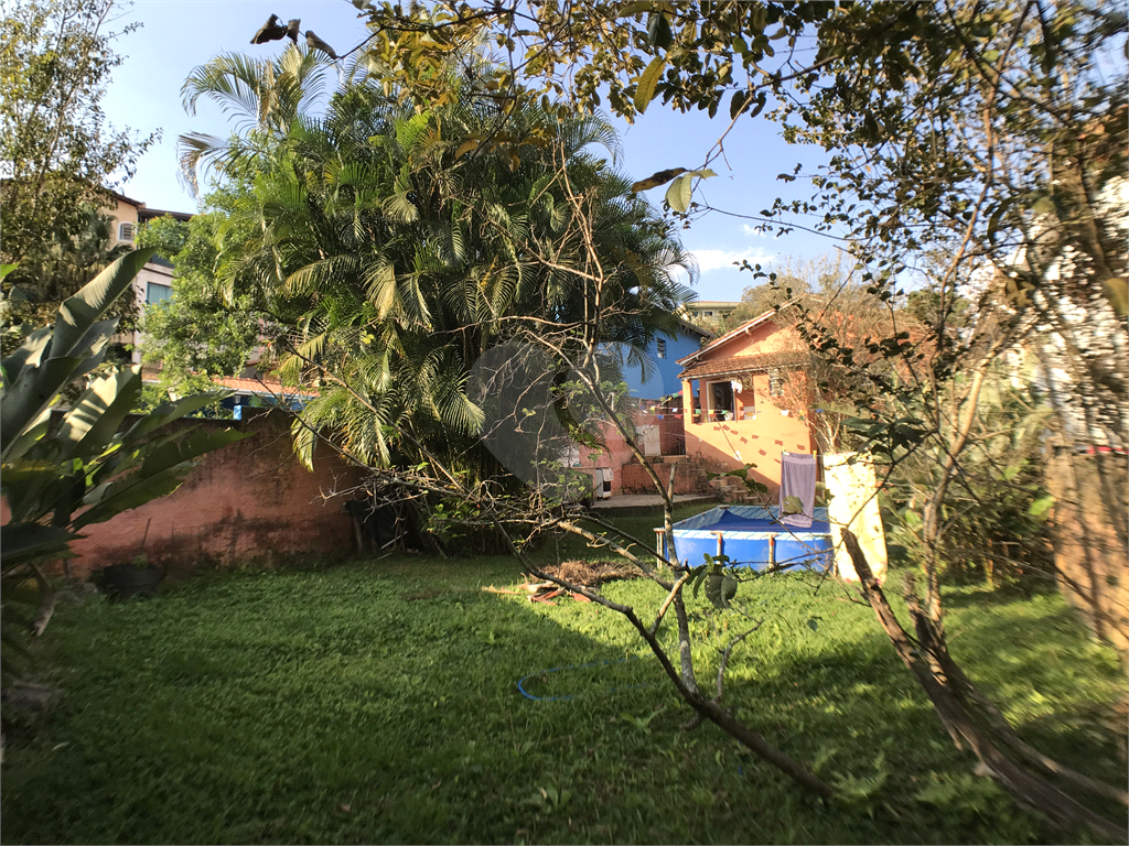 Vende-se: Terreno com Casa Térrea e Quintal Grande, no Horto Florestal!