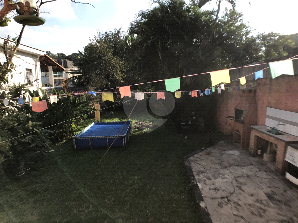 Vende-se: Terreno com Casa Térrea e Quintal Grande, no Horto Florestal!
