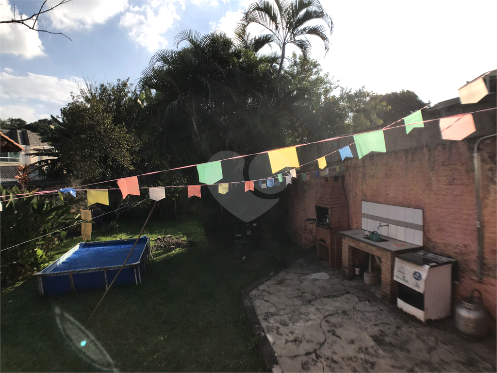 Vende-se: Terreno com Casa Térrea e Quintal Grande, no Horto Florestal!