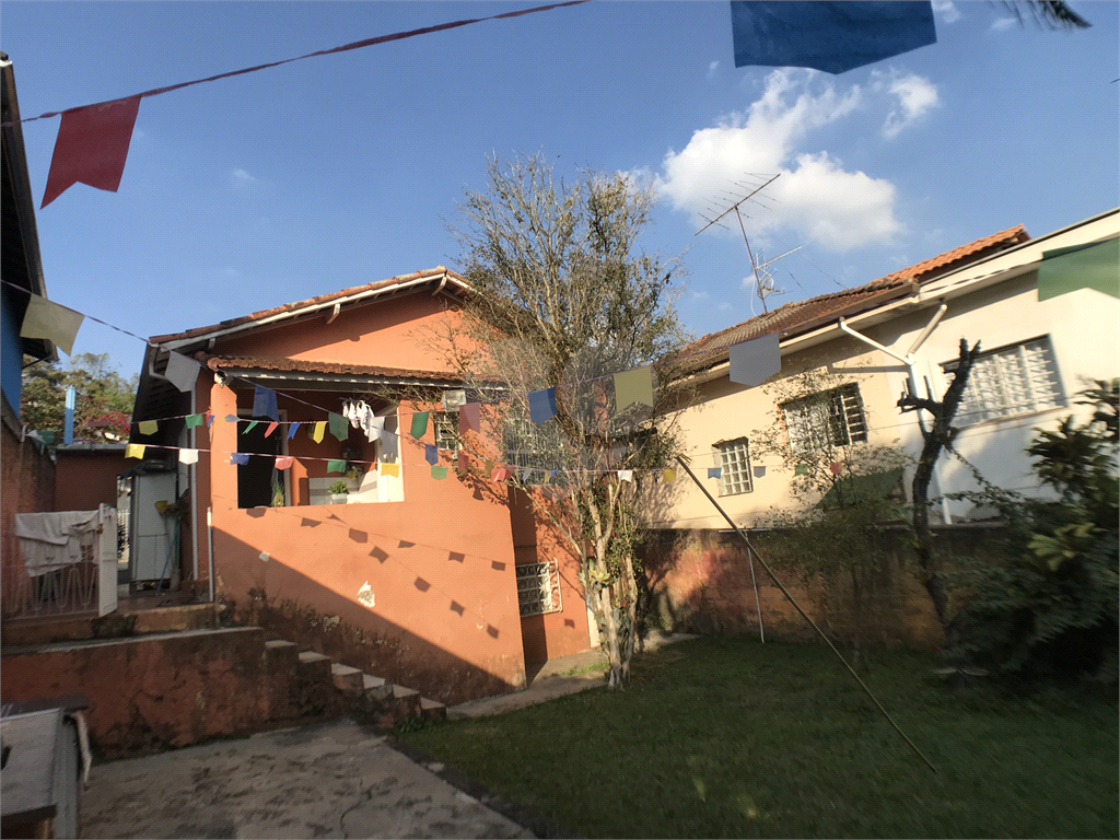 Vende-se: Terreno com Casa Térrea e Quintal Grande, no Horto Florestal!