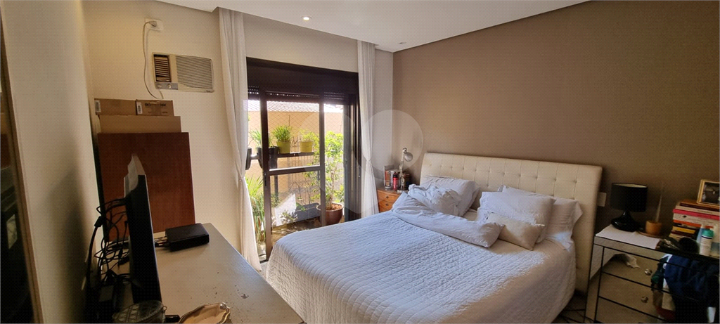 Apartamento com living para 2 ambientes, à venda em Perdizes.