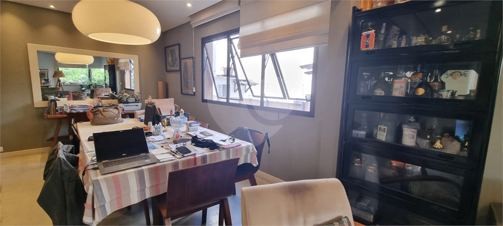 Apartamento com living para 2 ambientes, à venda em Perdizes.