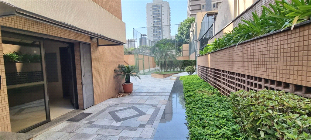 Apartamento com living para 2 ambientes, à venda em Perdizes.