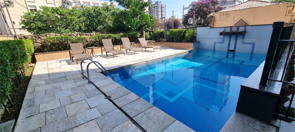 Apartamento com living para 2 ambientes, à venda em Perdizes.