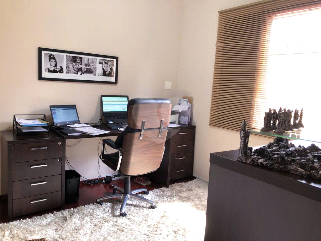 Sobrado 3 dormitórios, 2 vagas com churrasqueira no Horto Florestal.