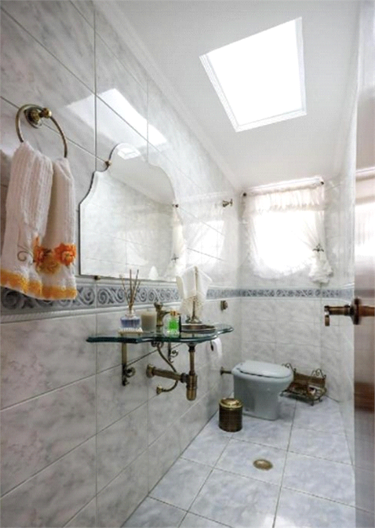 Sobrado 3 dormitórios, 2 vagas com churrasqueira no Horto Florestal.