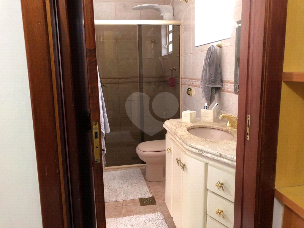 Sobrado 3 dormitórios, 2 vagas com churrasqueira no Horto Florestal.