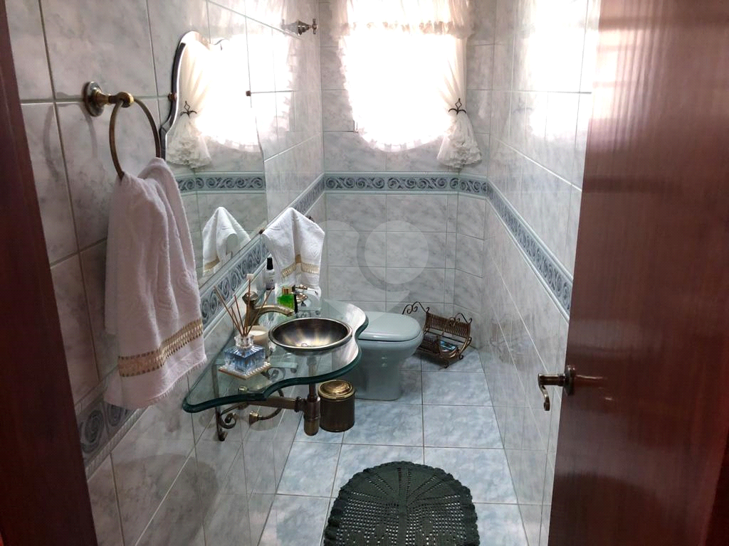 Sobrado 3 dormitórios, 2 vagas com churrasqueira no Horto Florestal.