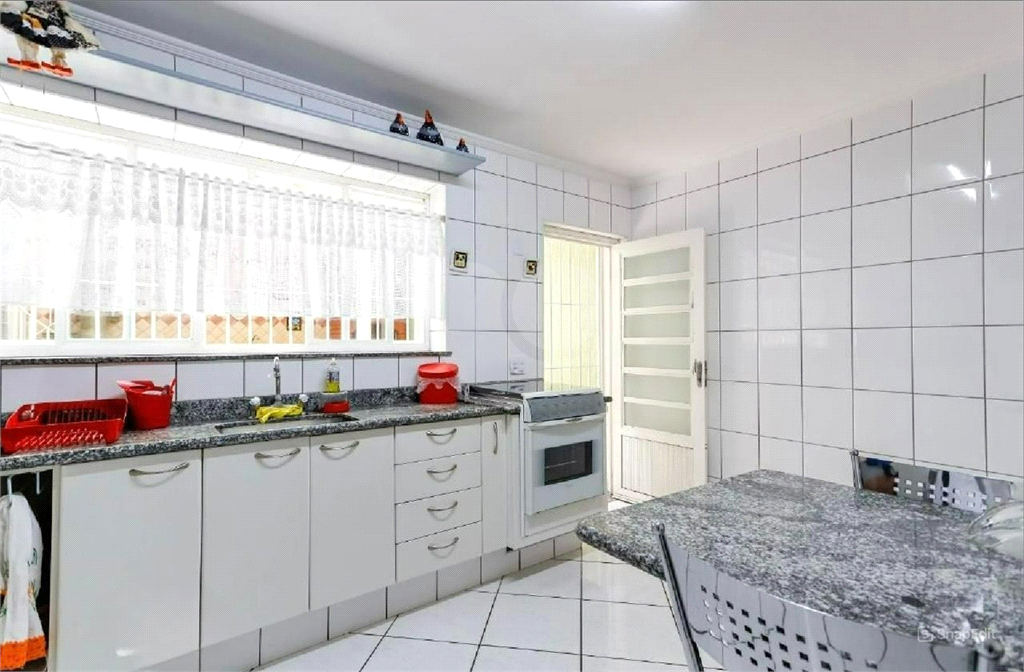 Sobrado 3 dormitórios, 2 vagas com churrasqueira no Horto Florestal.