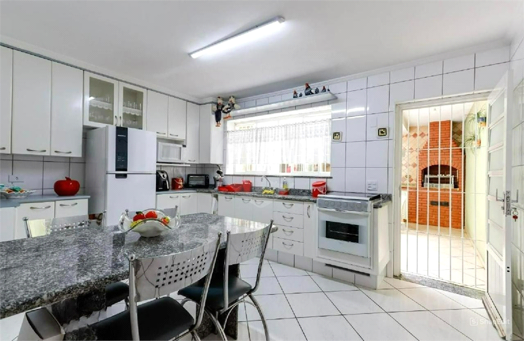 Sobrado 3 dormitórios, 2 vagas com churrasqueira no Horto Florestal.