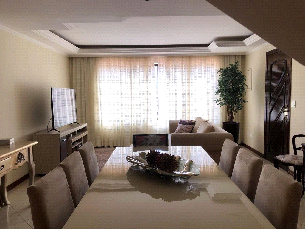 Sobrado 3 dormitórios, 2 vagas com churrasqueira no Horto Florestal.