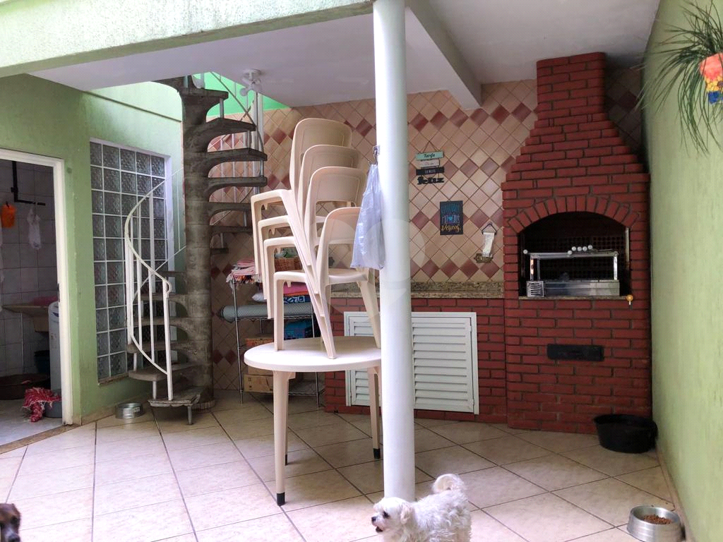 Sobrado 3 dormitórios, 2 vagas com churrasqueira no Horto Florestal.