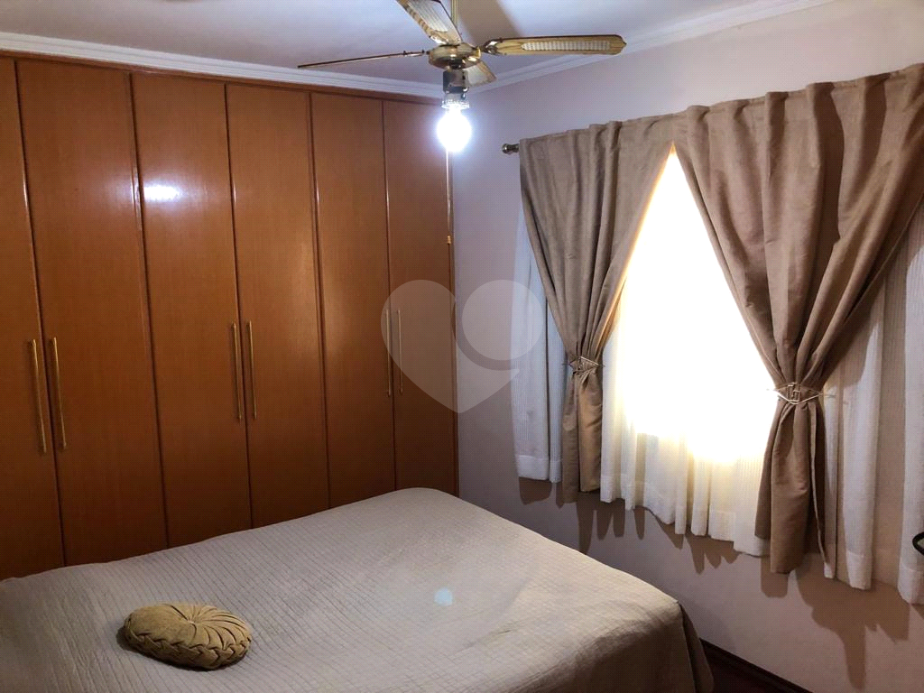 Sobrado 3 dormitórios, 2 vagas com churrasqueira no Horto Florestal.