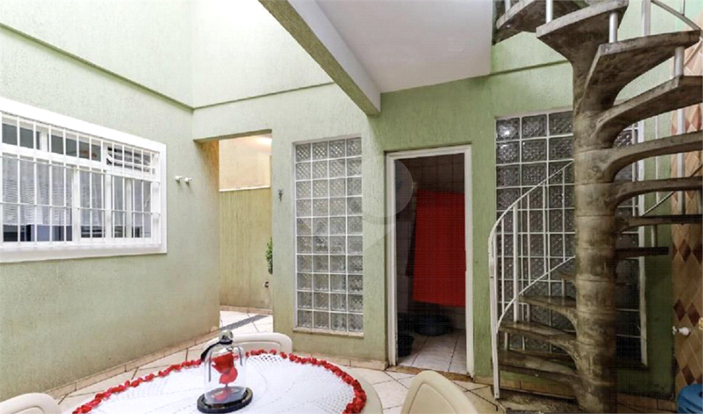 Sobrado 3 dormitórios, 2 vagas com churrasqueira no Horto Florestal.