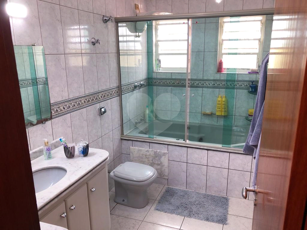 Sobrado 3 dormitórios, 2 vagas com churrasqueira no Horto Florestal.