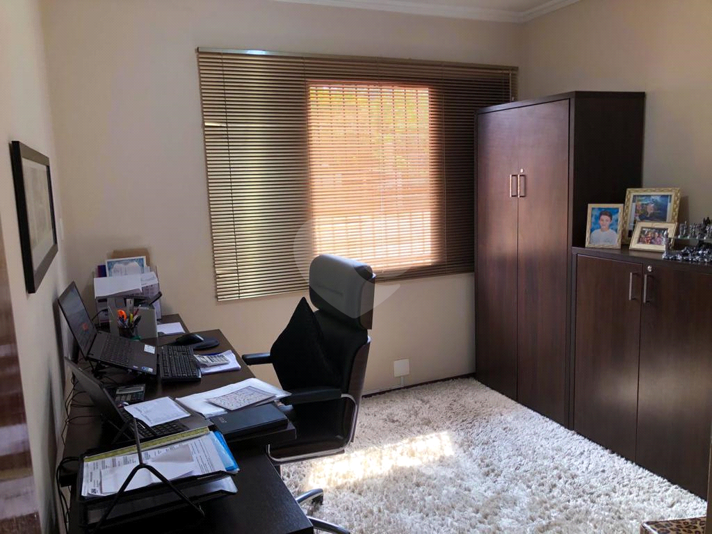 Sobrado 3 dormitórios, 2 vagas com churrasqueira no Horto Florestal.