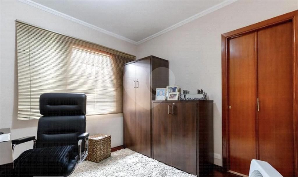 Sobrado 3 dormitórios, 2 vagas com churrasqueira no Horto Florestal.