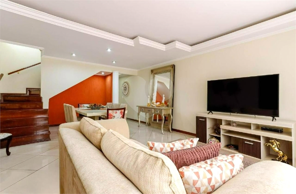 Sobrado 3 dormitórios, 2 vagas com churrasqueira no Horto Florestal.