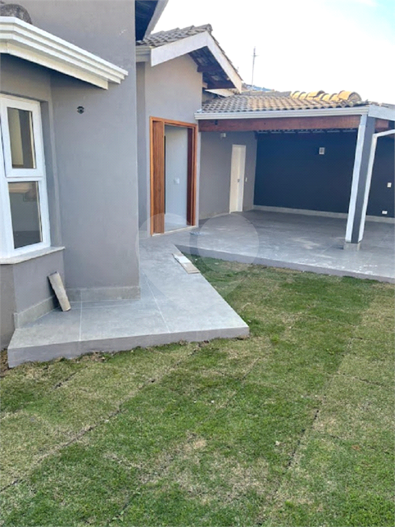 Casa à venda com 3 quartos, 300m² - Foto 1