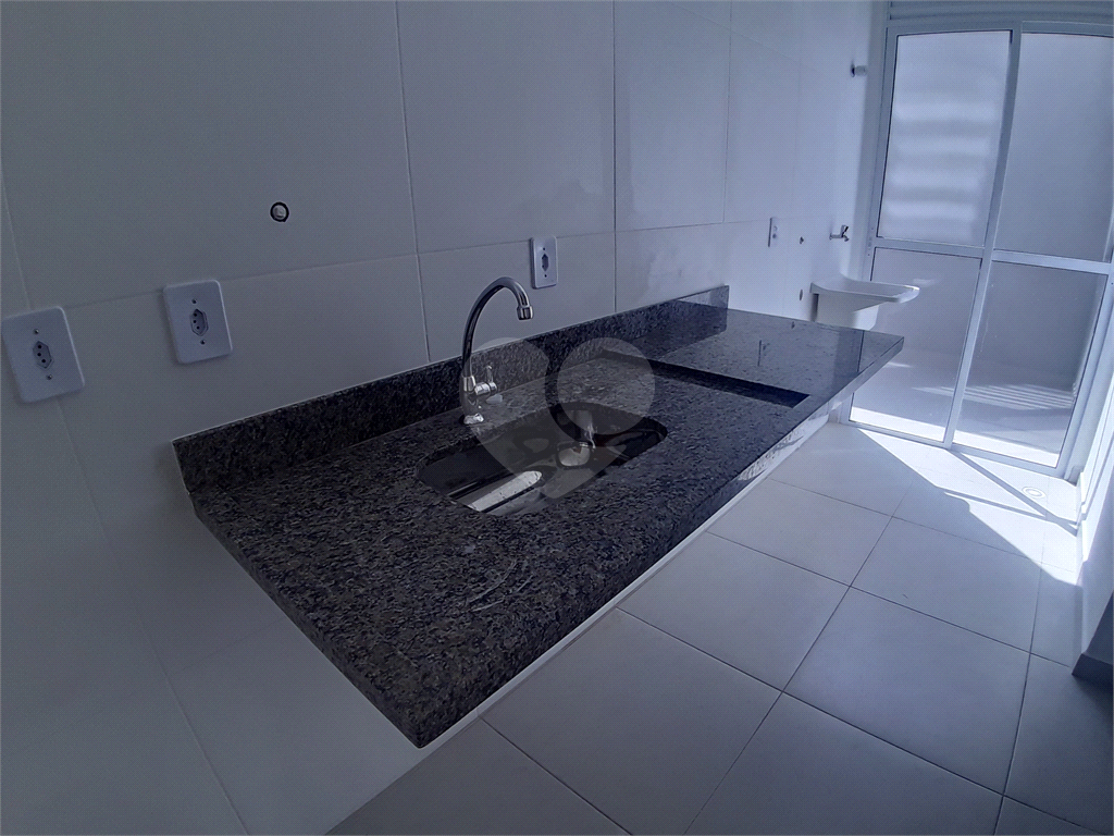 Estuda permuta em apartamento na Vila Constança