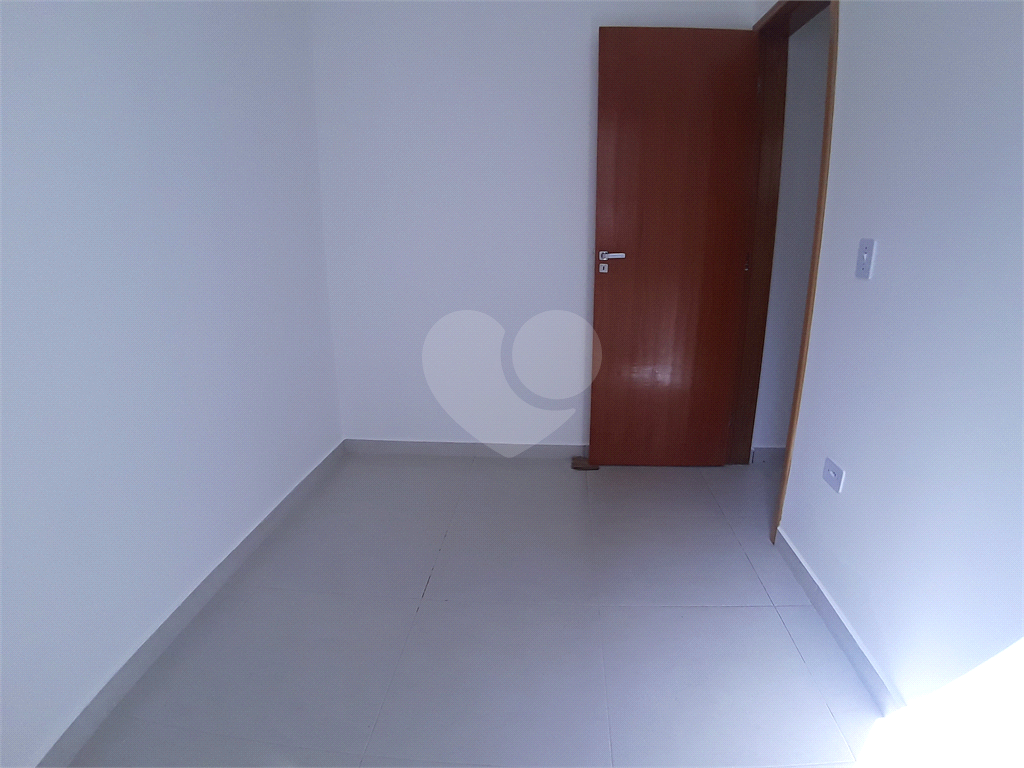 Apartamento pertinho do amplo comercio da Av Guapira. Otimo para investimento