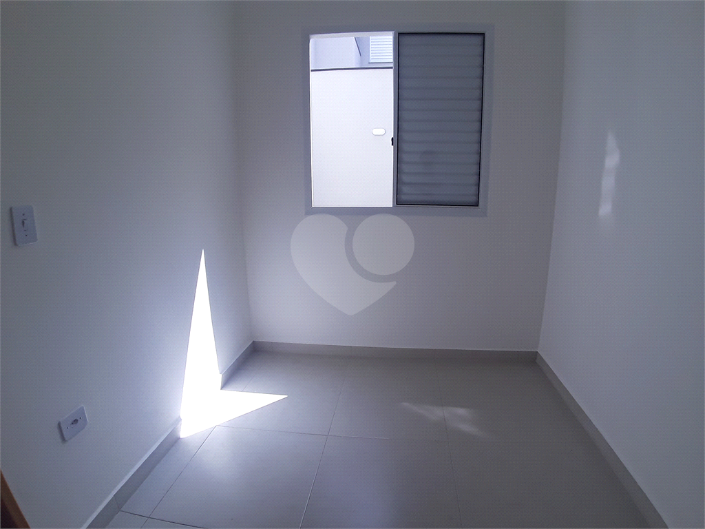 Apartamento pertinho do amplo comercio da Av Guapira. Otimo para investimento