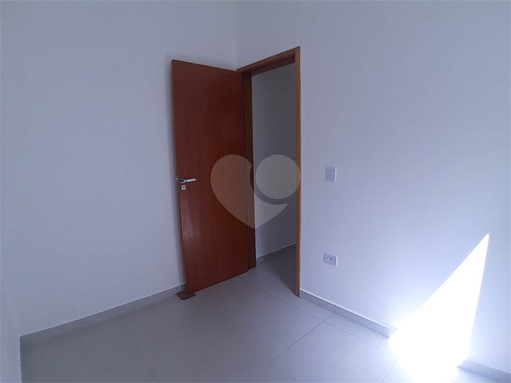 Apartamento pertinho do amplo comercio da Av Guapira. Otimo para investimento