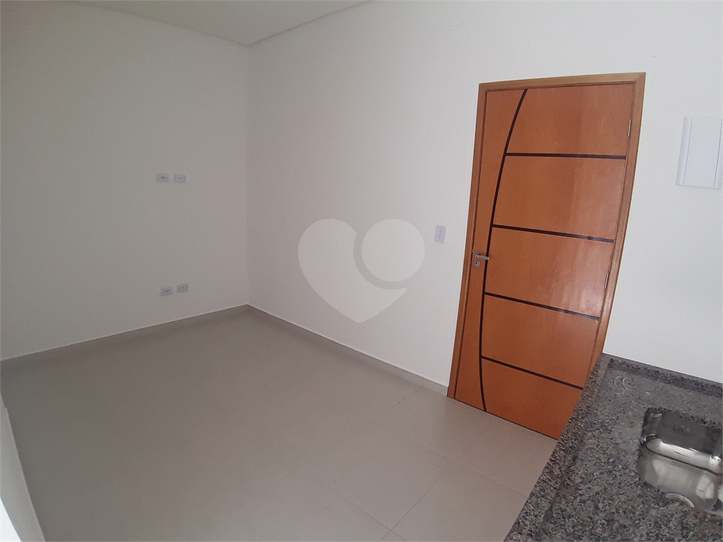 Apartamento pertinho do amplo comercio da Av Guapira. Otimo para investimento