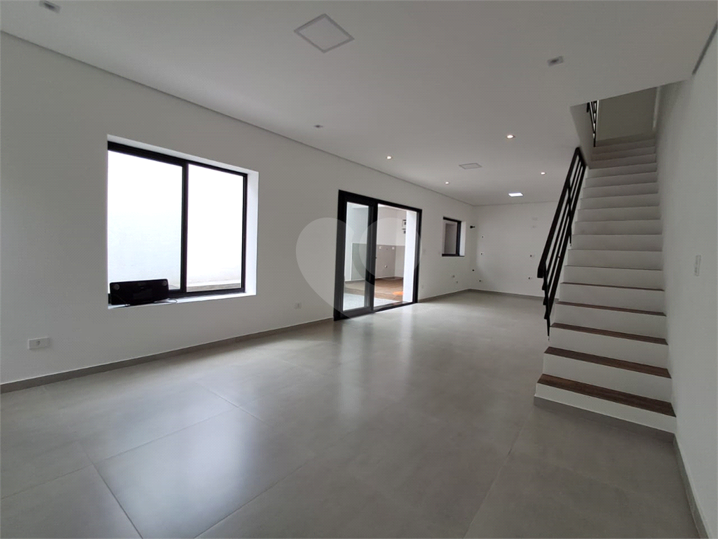 Casa sobrado de 112m² nova 2 suítes ambas com varanda 2 vagas área gourmet Vila Pompéia