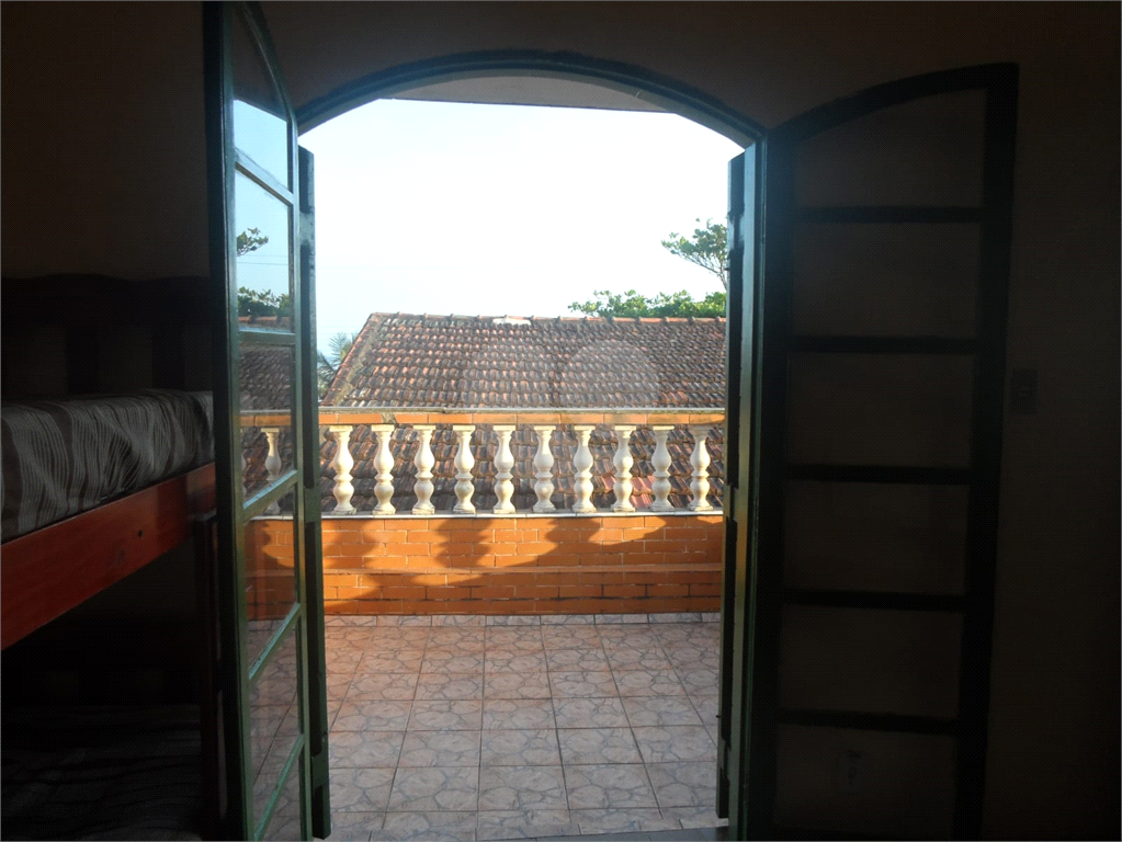 CASA ALTO PADRÃO EM MONGAGUÁ PÉ NA AREIA